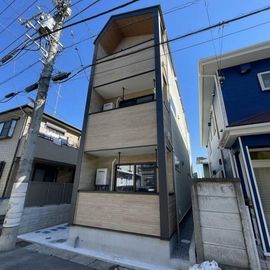 河辺駅より徒歩7分 築2年3ヶ月 3階建の賃貸物件