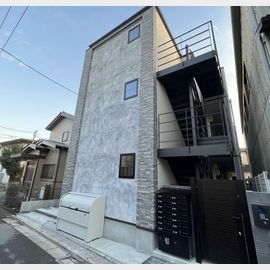扇大橋駅より徒歩15分 築3年5ヶ月 3階建の賃貸物件