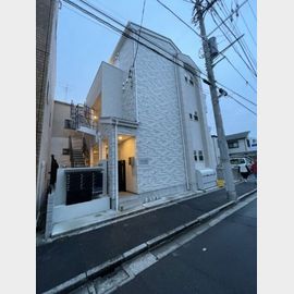 江北駅より徒歩8分 築3年8ヶ月 3階建の賃貸物件